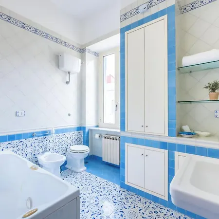 Central With 3 Bedrooms In Roma
