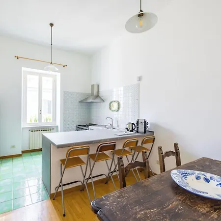 Central With 3 Bedrooms In Roma
