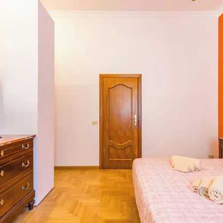 Bed & Breakfast Central With 3 Bedrooms In Roma