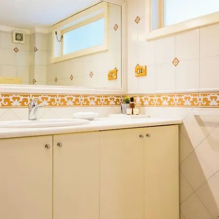 Bed & Breakfast Central With 3 Bedrooms In
