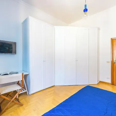 Central With 3 Bedrooms In * Róma