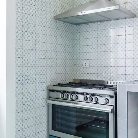 Central With 3 Bedrooms In Róma