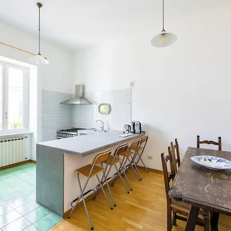 Central With 3 Bedrooms In Panzió