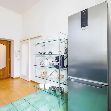 Central With 3 Bedrooms In Róma