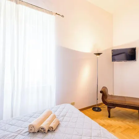 Central With 3 Bedrooms In Panzió Róma